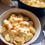 A bowl of creamy macaroni and cheese, a perfect example of easy dinner recipes.